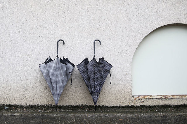 KURAはKOZLIFEのオリジナルブランド。
この傘のデザインは、	Lisbet Friis （リズベット・フリース）。
北欧デンマークのデザイナーです。