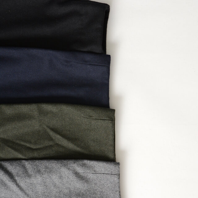 カラーは画像上から、black、navy、dark green、greyの4色をご用意いたしました。