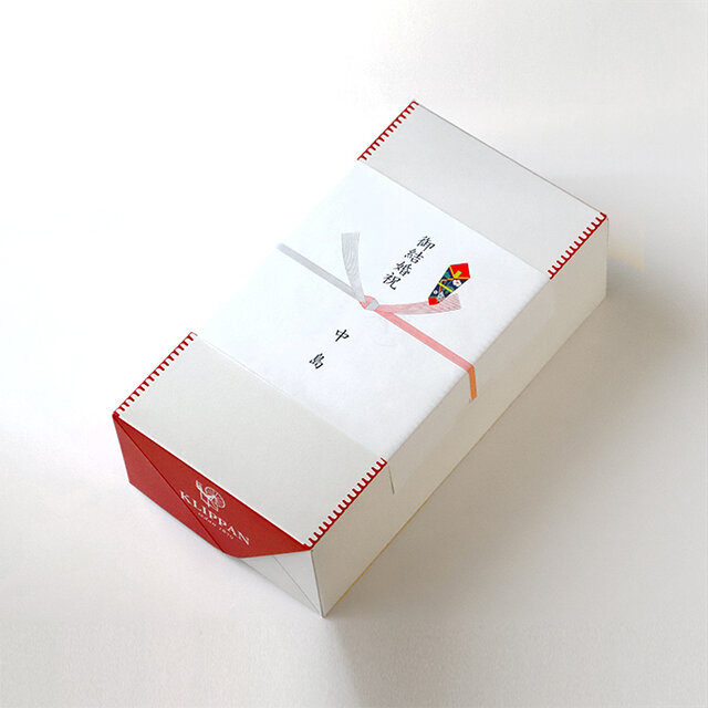 KLIPPAN ギフトボックスの場合は、包装紙でのラッピングはありません。熨斗紙のみとなります（ボックスの色は赤色と水色ありますが、お選びいただけません）。
