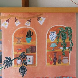 nunocoto｜ファブリックポスター：オレンジ色のソファのある部屋（タムロアヤノ）