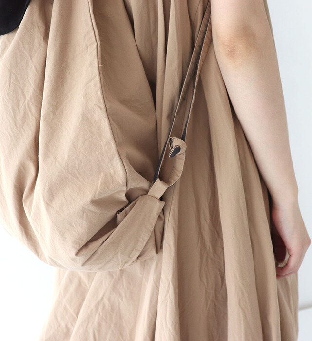 color : BEIGE、モデル162cm