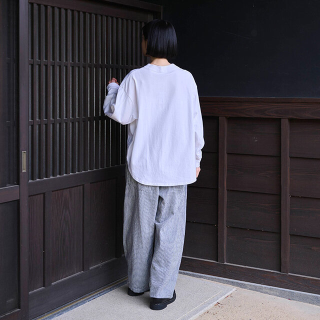 Model:身長 162cm
Color:31.オフ×インディゴ
コーディネートアイテム
トップス:No.673016
インナー:No.673007