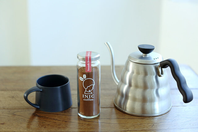 飲み終わった後も使える瓶タイプ。こちらは55g入りです。INIC coffeeのロゴとキャラクターが描かれた瓶は、インテリアとしても◎