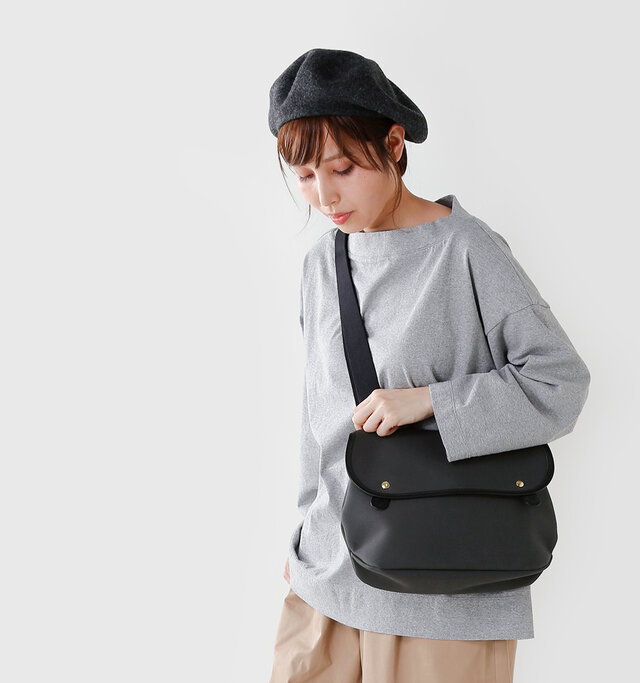 コンパクトなサイズですが
収能力もあるので、
タウンユースとして人気。