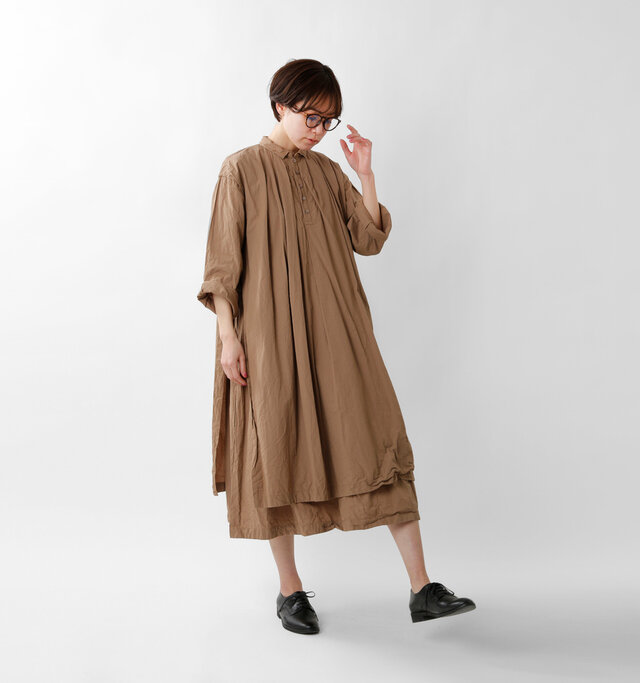 model saku:163cm / 43kg
color : beige / size : F