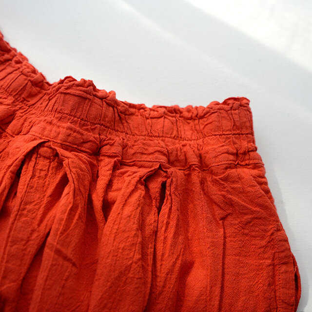 ほどよく幅の広いゴムは締め付けが少なく楽ちん。
トップスをタックインしても綺麗にまとまります。