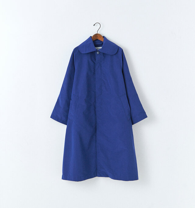 カラーは、定番のBEIGEとBLUEをご用意しました。深みのある上品なBLUEは、デニムやモノトーンコーデともマッチする使いやすいカラーです。