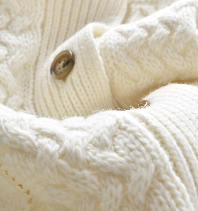 acrylic 70%
wool 20%
alpaca 10%