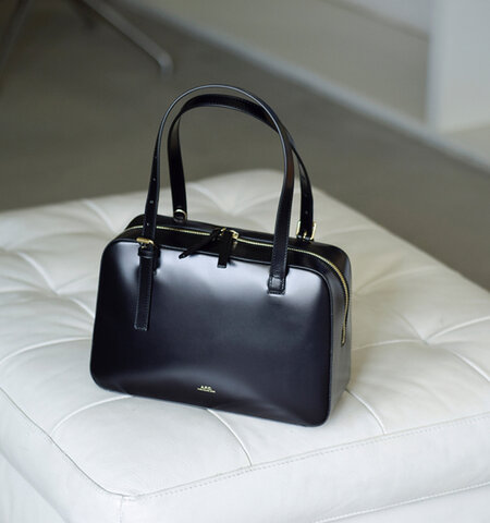 A.P.C.|レザー ボックス ショルダーバッグ “SAC VIRGINIE BOX” f67017-fn
