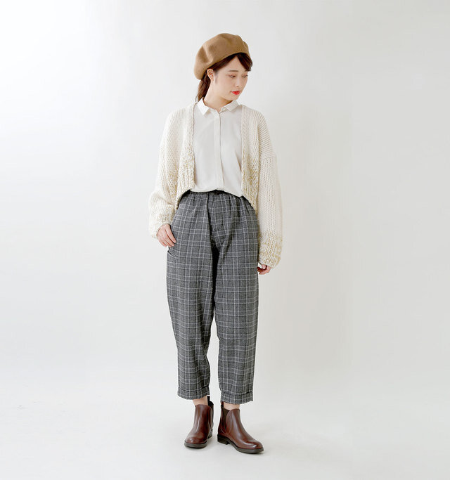 color : moka / size : 38
カラーは「moka」と「negro」の2色をご用意。どちらも合わせやすい色なので迷ってしまいますね。