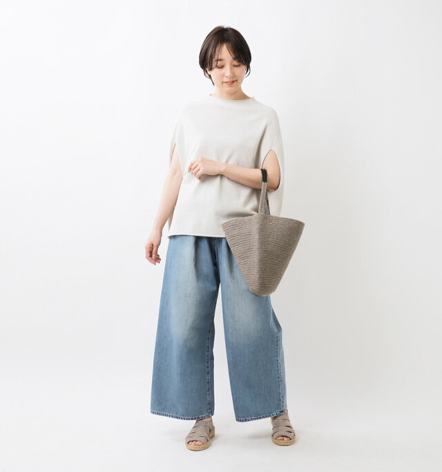 model asuka：160cm / 48kg 
color : taupe / size : one