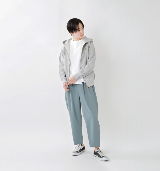 model saku：163cm / 43kg
color : heather grey / size : 1