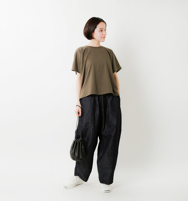model saku:163cm / 43kg
color : khaki / size : 0(XS)