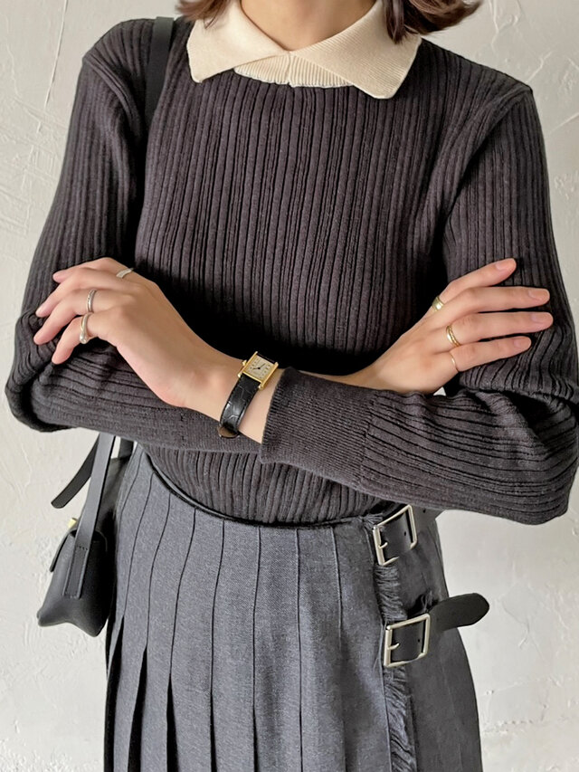 リブの美しさに、衿のアクセントを。
クラシックなのに新しい。
シンプルにして特別。