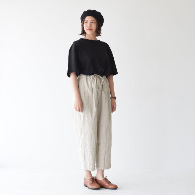 モデル:157cm 47kg
着用サイズ:0(S~M) 着用カラー:black(col.80)