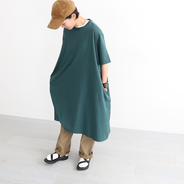 グリーン 着用、モデル身長:158cm