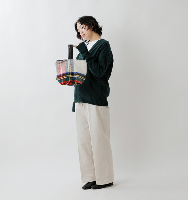 model saku：163cm / 43kg
color : dress stewart / size : one