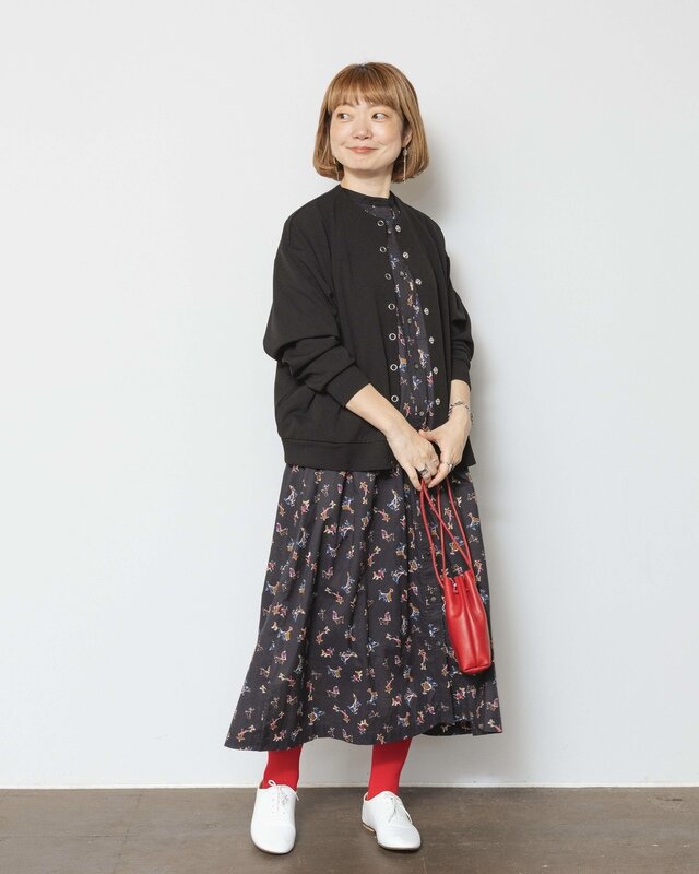 カーディガンを合わせて秋まで長くお使いいただけます♪