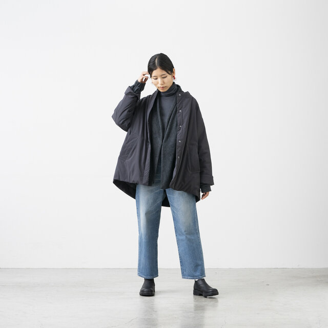 厚手のお洋服を中に重ねても着膨れせず、暖かく着こなしていただけます。