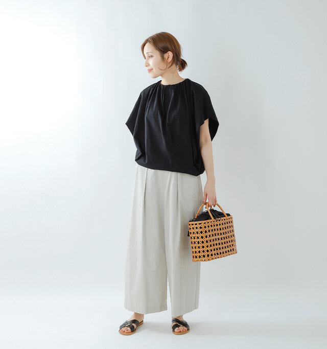 model yama:167cm / 49kg
color : black / size : F