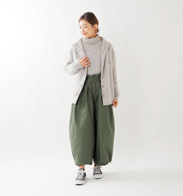 model tomo:158cm / 45kg
color : oatmeal / size : F