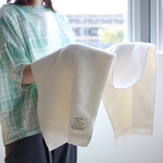 フェイスタオルより少し長いシャワータオルは、バスタオルだとちょっと大きいという方にオススメです。
