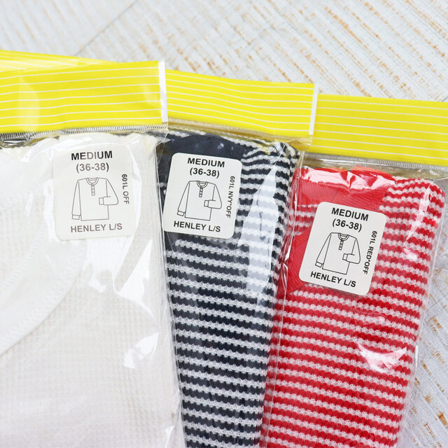 またまたパックTeeシリーズ!
STRATOBeeではお馴染みのワッフルヘンリーTee。
欠けていたレッド×オフが再入荷していますよ!