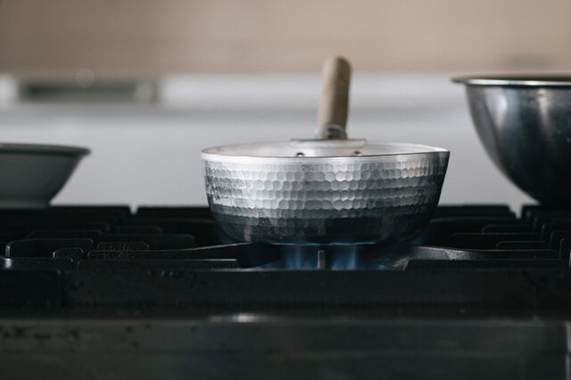 1.鍋に水を適量入れ沸騰させる。水はひたひたになるくらいの分量で。