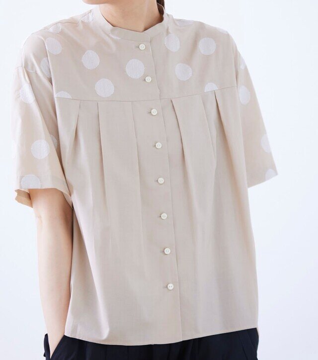 着用カラー:ベージュ