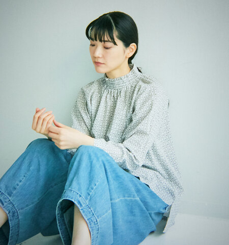 GRANDMA MAMA DAUGHTER|シャーリングハイネックブラウス