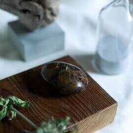 airchill|airchill (エアチル) Stone Incense Stand お香立て (リモナイト)