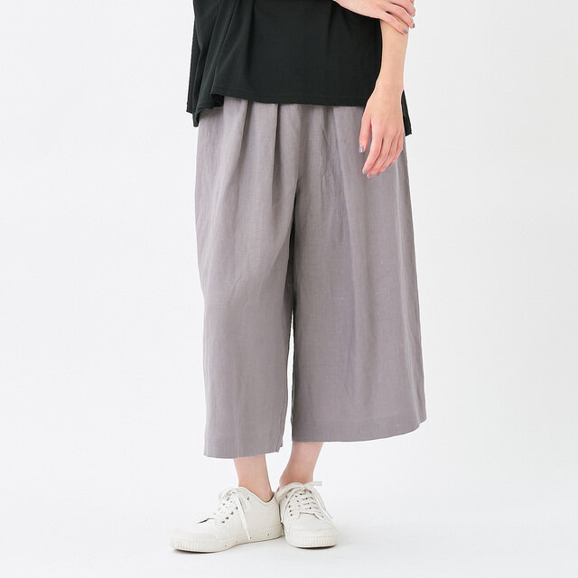 足さばきのよい丈感で、暑い季節も快適に過ごせます。