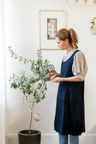 fog linen work|家事も、お出かけも。リネンが叶える、自由なスタイル。リネン オーバーエプロン 全色 取扱中 kurashisha fogitem