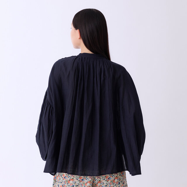 後ろ姿もすっきりとした印象に仕上がります。