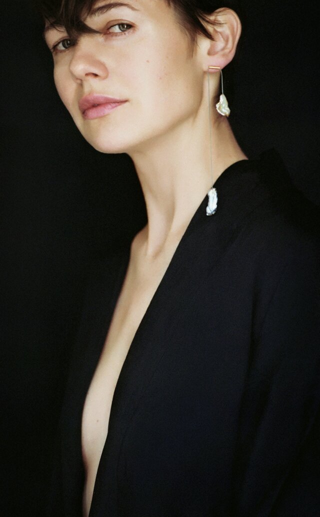 創業者 Giedre Kose 身につける方の輝く毎日を願い、ポジティブなエネルギーに満ちたジュエリーを仕立てます。