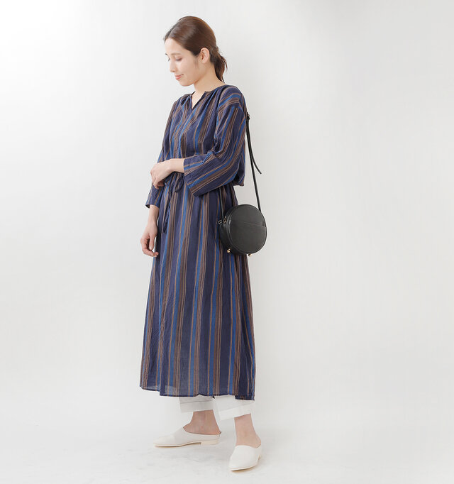 model yama:167cm / 49kg
color : white / size : 3(24.5cm)
