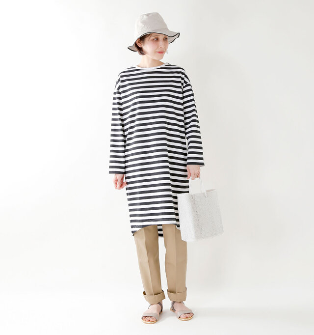 model yama:167cm / 49kg
color : white / size : XS
とても軽く、汚れや水にも強いのでアウトドアにもオススメ。これからの季節にぴったりですね。