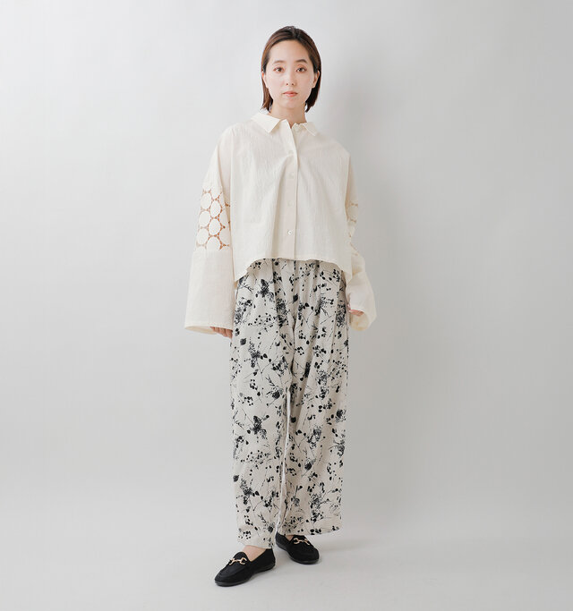 model asuka:160cm / 48kg
color : ivory / size : F