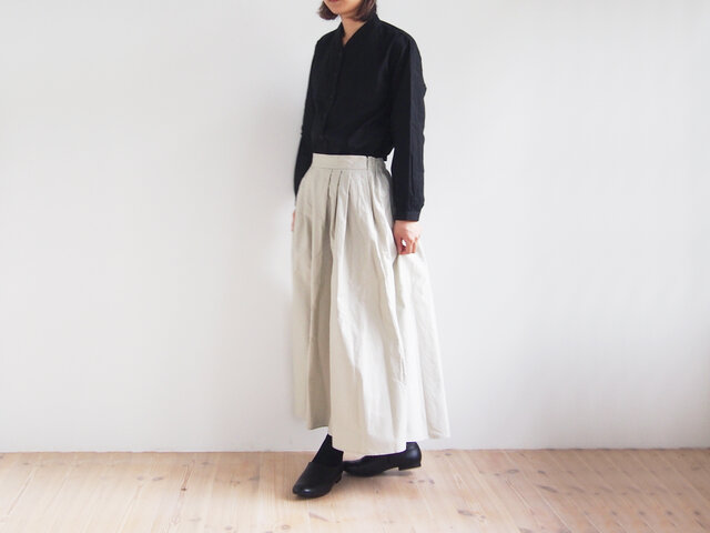 モデル身長:162cm、着用カラー:ソフトベージュ