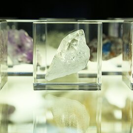 ウサギノネドコ｜Sola cube Mineral 水晶（5cm角）