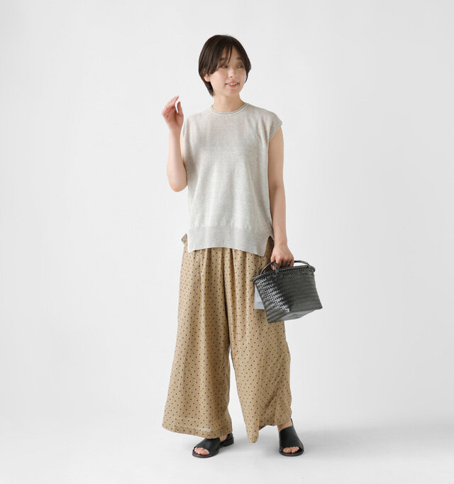 model asuka：160cm / 48kg 
color : beige×black m dot / size : 2