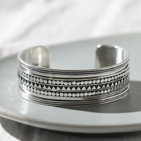 MANANAS|モードにもナチュラルにも! Armadilo Tri Bangle レディースサイズ kurashisha