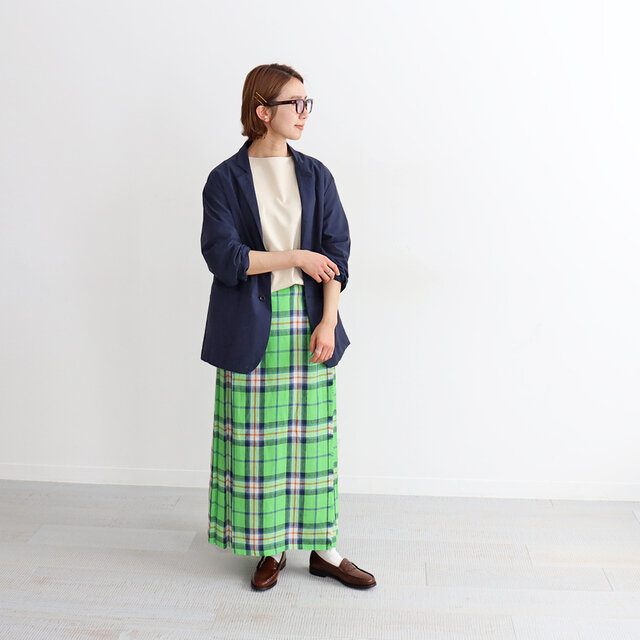 最後に爽やかなグリーン!店舗で人気のカラーです!
シンプルなアイテムと合わせても映える鮮やかチェックは
ジャケットとレザーシューズでカッチリとクラシックにまとめるのもいいですね〜!