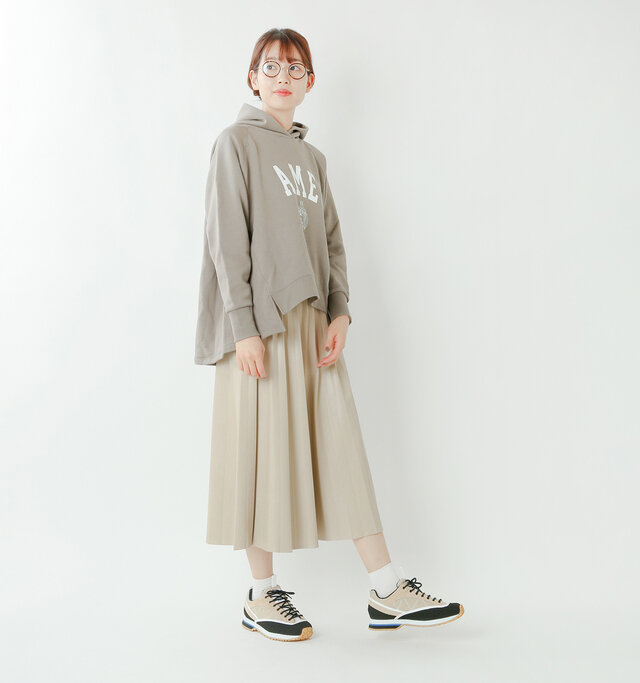 model mizuki：168cm / 50kg 
color : beige×white / size : 38