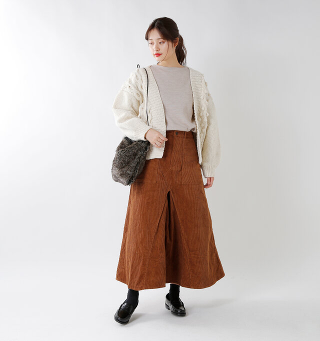 model kanae:167cm / 48kg
color : sahara / size : T3