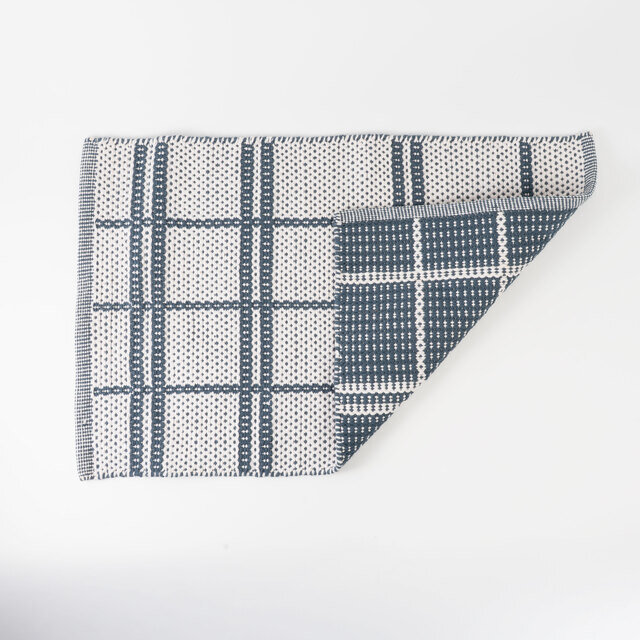 Ocean BLUE:ベース地には白にブルーが挟まれており、凝ったデザインのチェック柄